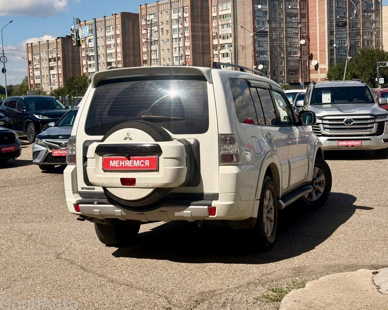Mitsubishi Pajero 2012