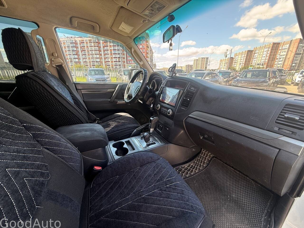 Mitsubishi Pajero 2012