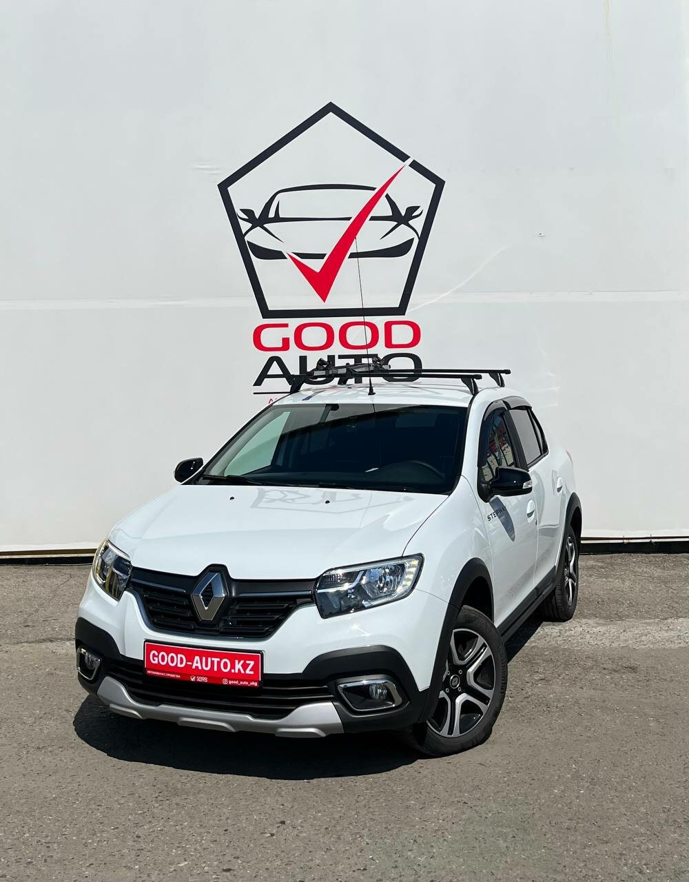 Купить Renault Logan Stepway бу, 2021 год, белая в Усть-Каменогорске